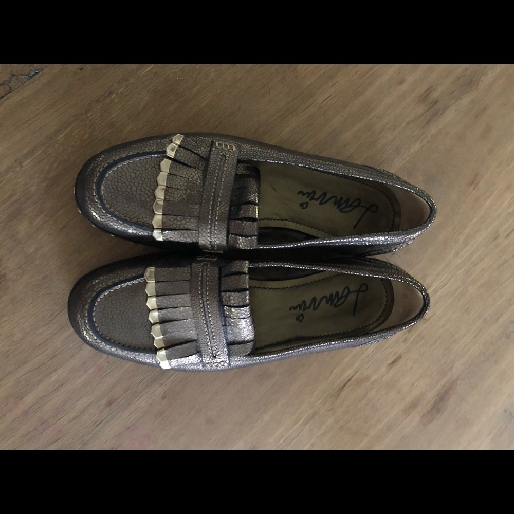 Lanvin gold-adorned metallic loafers (37.5)